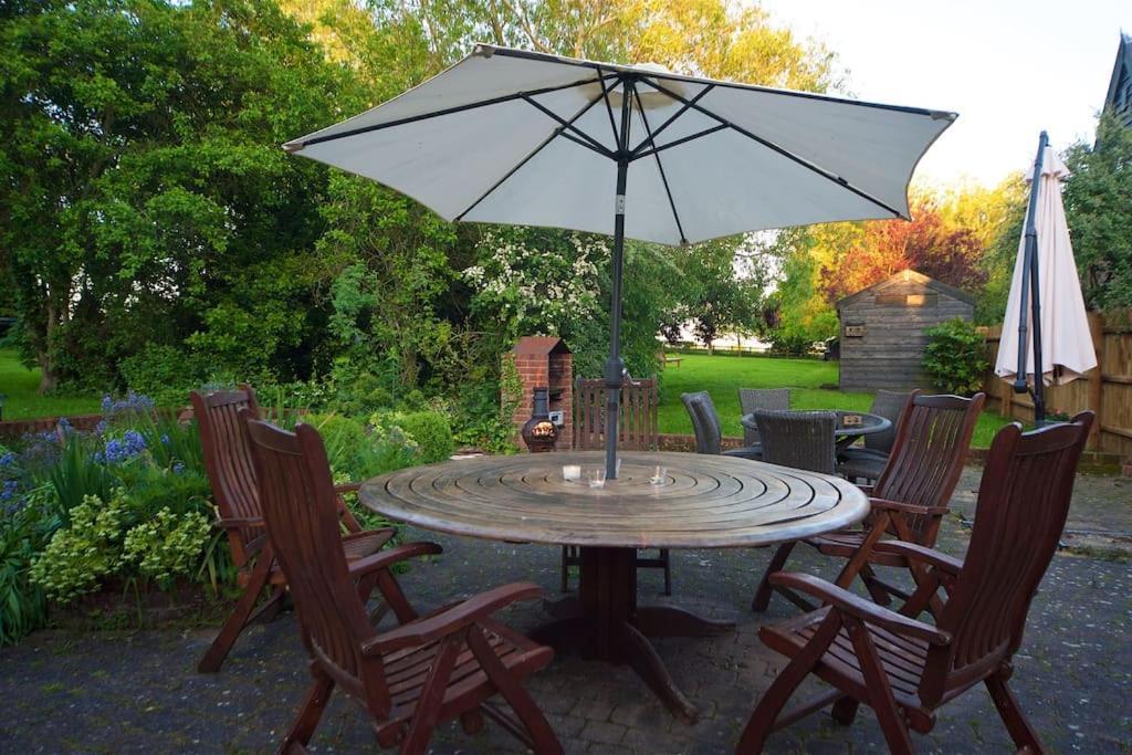 Stunning Barn Conversion Ideal For Large Families Bildeston Екстериор снимка