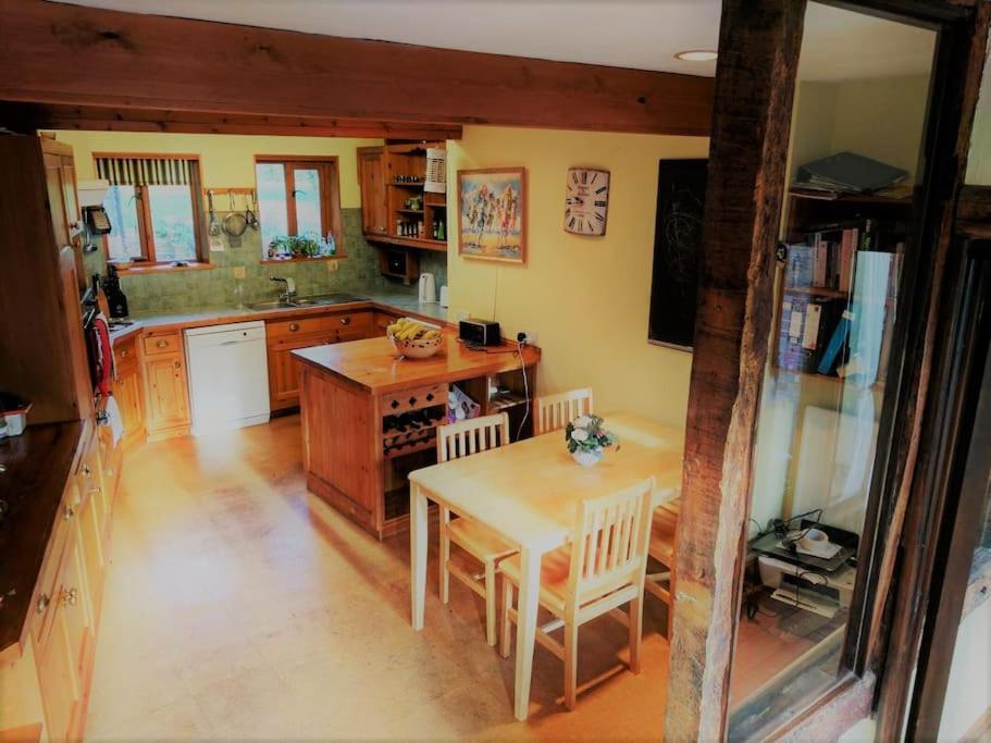 Stunning Barn Conversion Ideal For Large Families Bildeston Екстериор снимка
