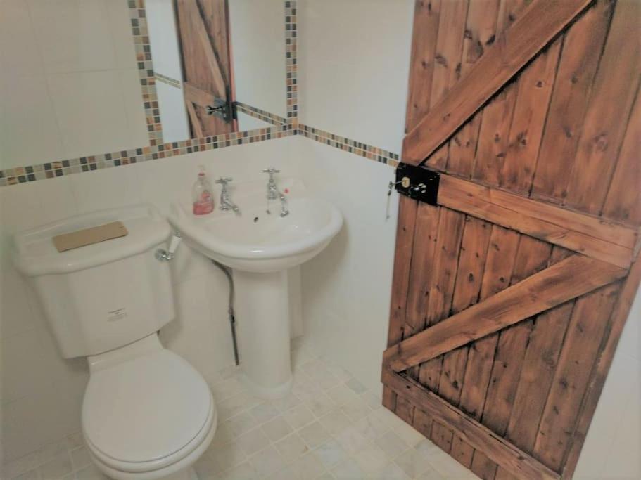 Stunning Barn Conversion Ideal For Large Families Bildeston Екстериор снимка