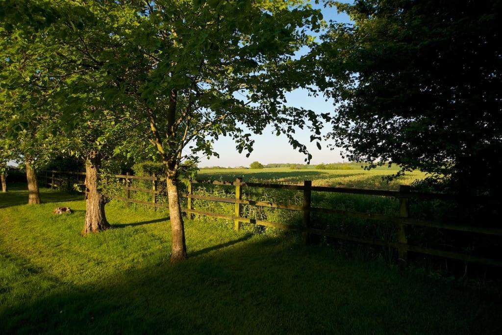 Stunning Barn Conversion Ideal For Large Families Bildeston Екстериор снимка