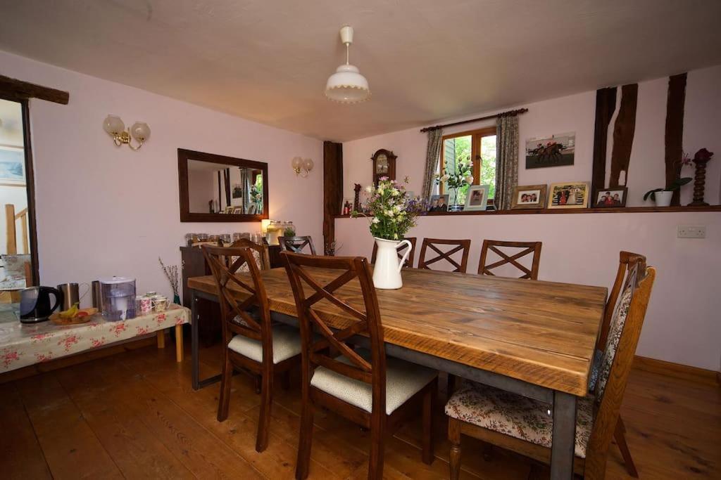 Stunning Barn Conversion Ideal For Large Families Bildeston Екстериор снимка