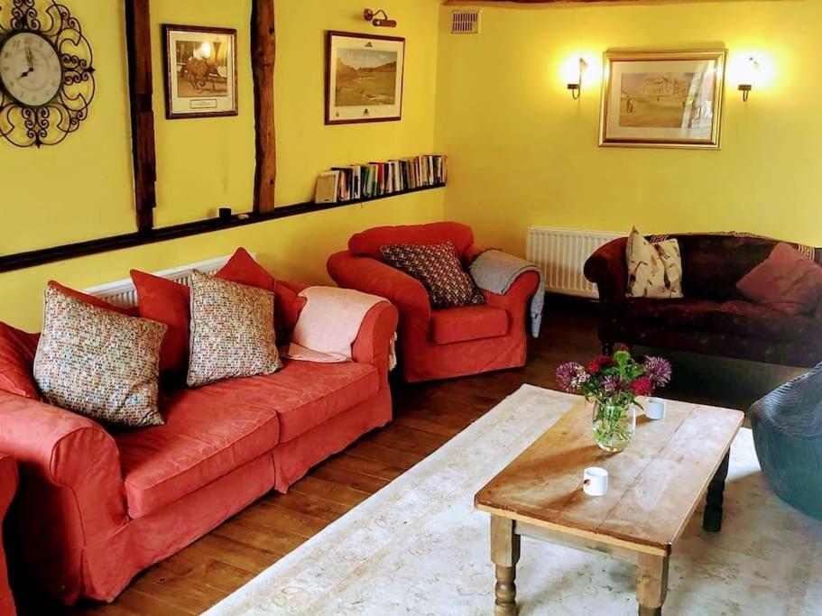 Stunning Barn Conversion Ideal For Large Families Bildeston Екстериор снимка
