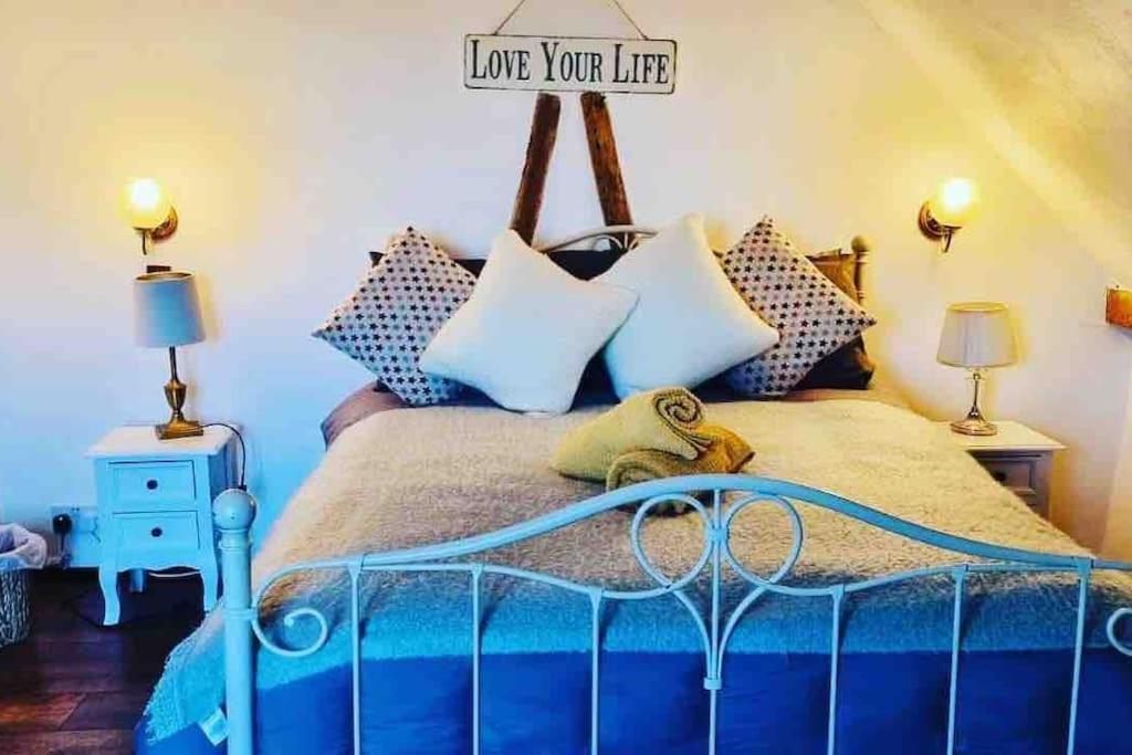 Stunning Barn Conversion Ideal For Large Families Bildeston Екстериор снимка