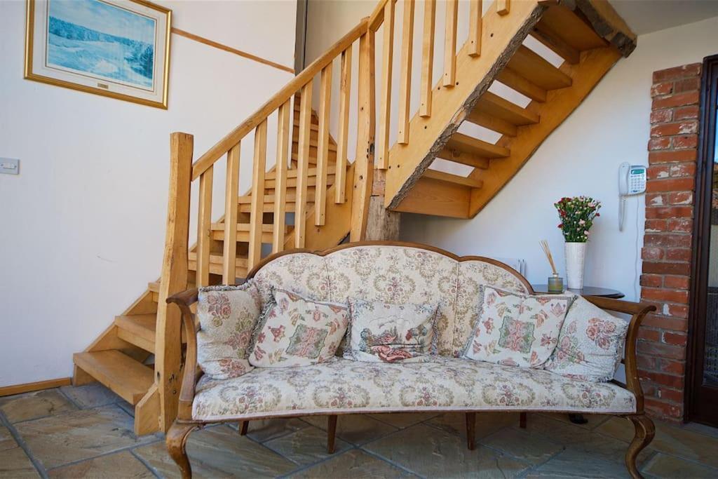 Stunning Barn Conversion Ideal For Large Families Bildeston Екстериор снимка
