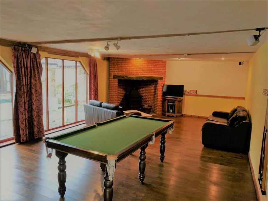 Stunning Barn Conversion Ideal For Large Families Bildeston Екстериор снимка