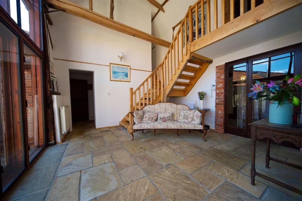 Stunning Barn Conversion Ideal For Large Families Bildeston Екстериор снимка