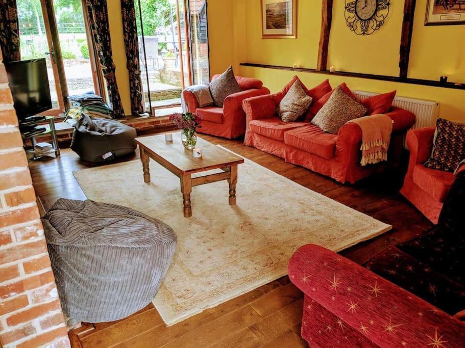 Stunning Barn Conversion Ideal For Large Families Bildeston Екстериор снимка