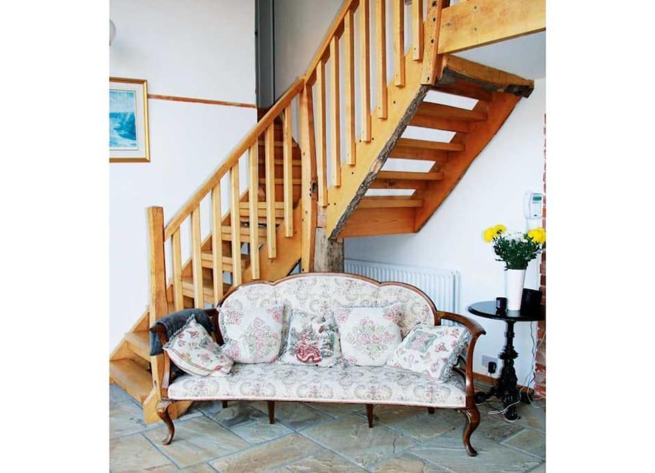 Stunning Barn Conversion Ideal For Large Families Bildeston Екстериор снимка